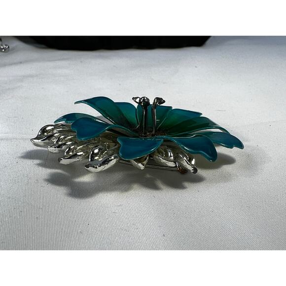 Vintage Coro Flower Brooch Teal Blue Enamel Rhinestone Leaves MCM Ornate RARE - Picture 16 of 16